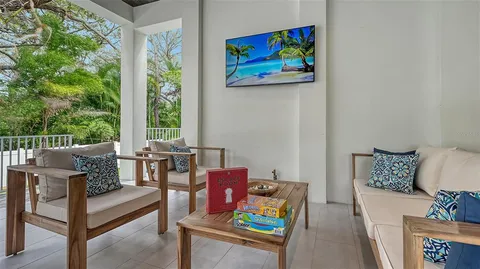 $2,995,000 | 1537 Siesta Drive, Sarasota, FL 34239