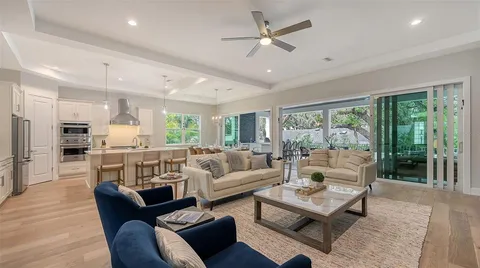 $2,995,000 | 1537 Siesta Drive, Sarasota, FL 34239