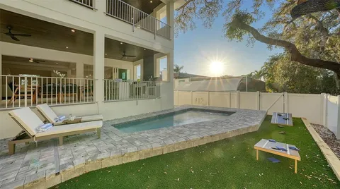 $2,995,000 | 1537 Siesta Drive, Sarasota, FL 34239