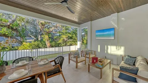 $2,995,000 | 1537 Siesta Drive, Sarasota, FL 34239