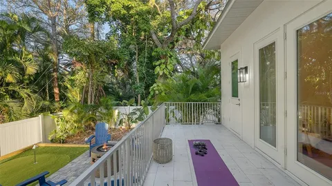 $2,995,000 | 1537 Siesta Drive, Sarasota, FL 34239
