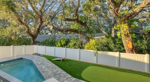$2,995,000 | 1537 Siesta Drive, Sarasota, FL 34239