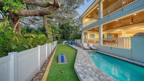 $2,995,000 | 1537 Siesta Drive, Sarasota, FL 34239