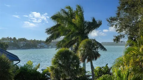 $2,995,000 | 1537 Siesta Drive, Sarasota, FL 34239