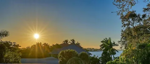 $2,995,000 | 1537 Siesta Drive, Sarasota, FL 34239