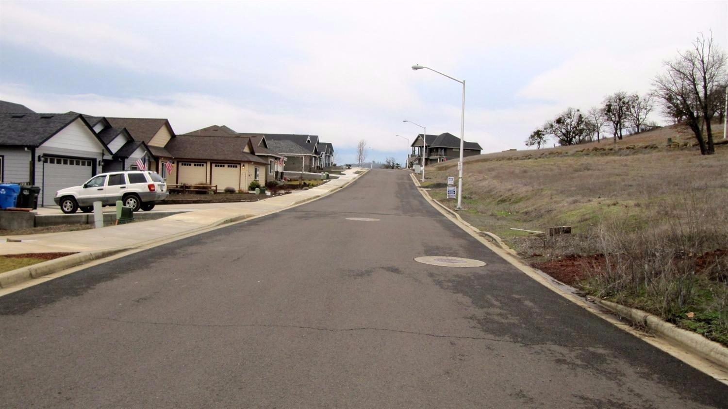 1053 Azure Way Eagle Point, OR 97524 - Photo 3 of 8 Street View
