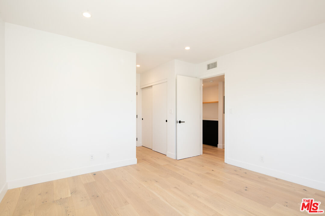 2811 3rd Street, Unit 1 Santa Monica, CA 90405 - Photo 13 of 21 a view of an empty room