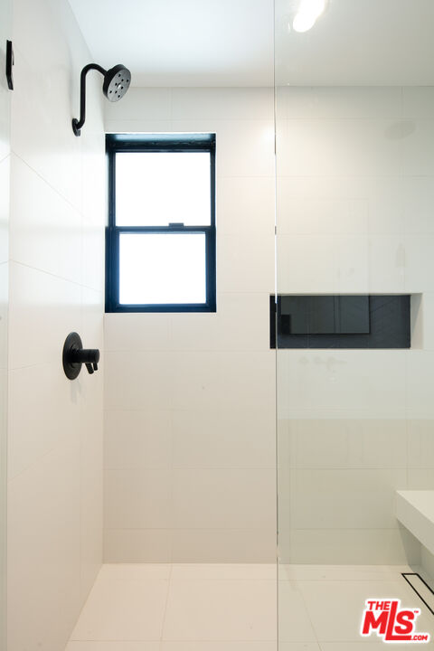 2811 3rd Street, Unit 1 Santa Monica, CA 90405 - Photo 15 of 21 a bathroom with a shower