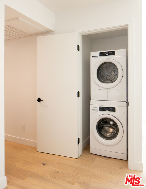 2811 3rd Street, Unit 1 Santa Monica, CA 90405 - Photo 16 of 21 a utility room with dryer and washer