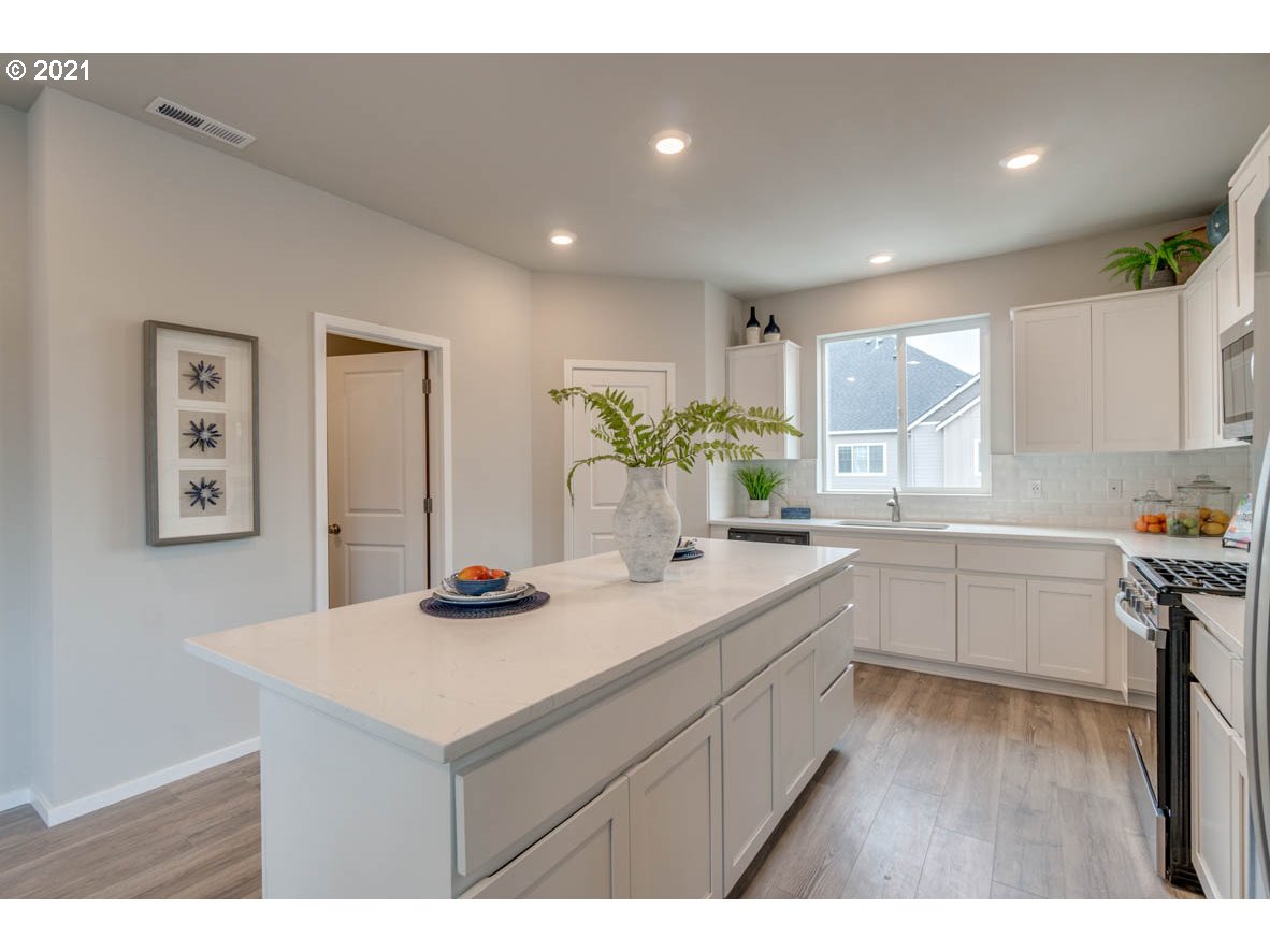 15792 Northwest Brugger Road Portland, OR 97229 - Photo 6 of 21 Gallery Image 6