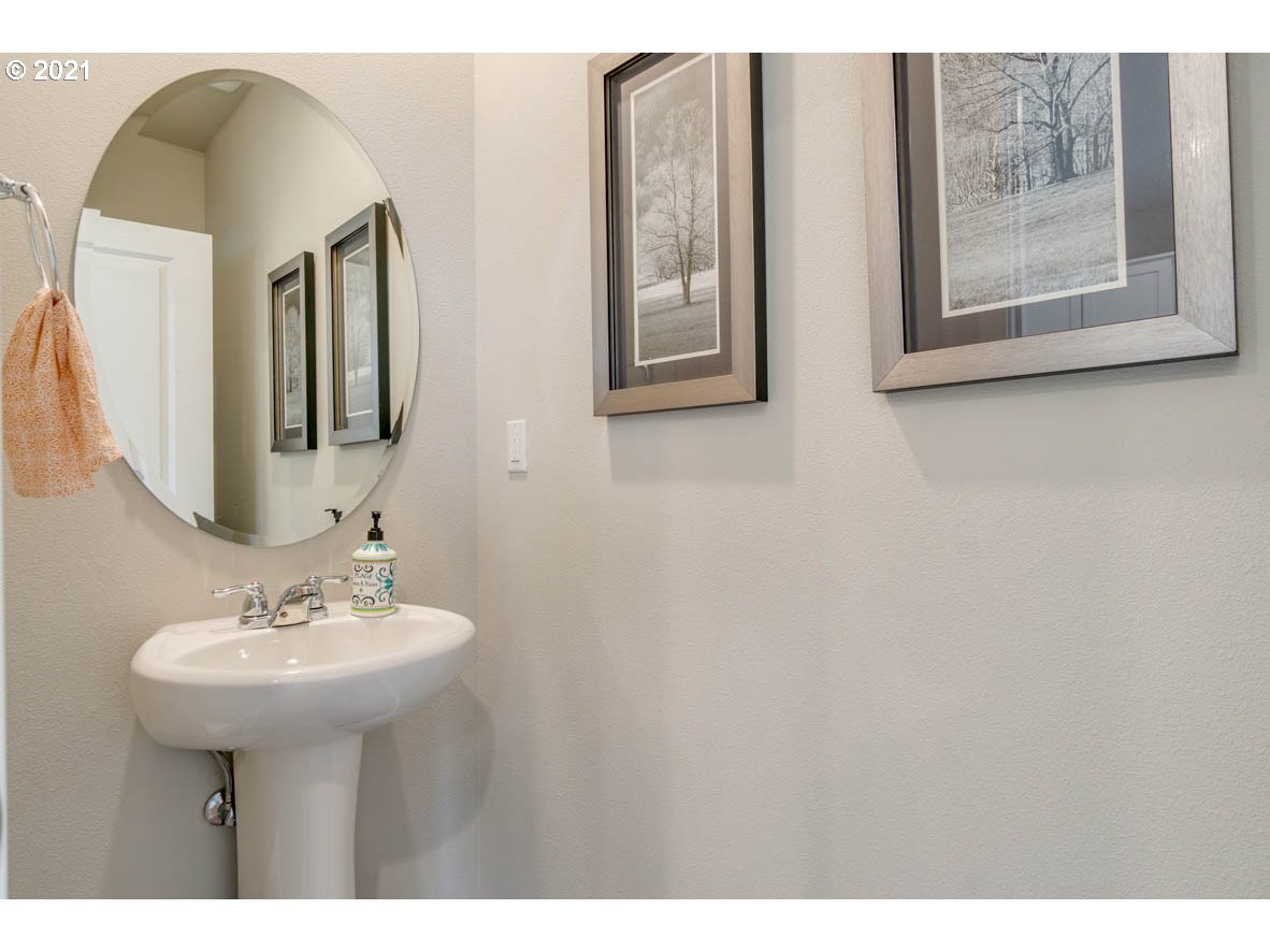 15792 Northwest Brugger Road Portland, OR 97229 - Photo 9 of 21 Gallery Image 9
