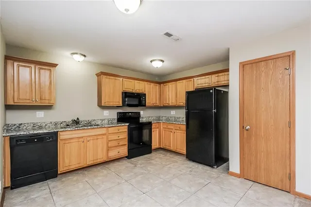 $1,370 | 211 Golfview Drive, Pleasant Hill, MO 64080