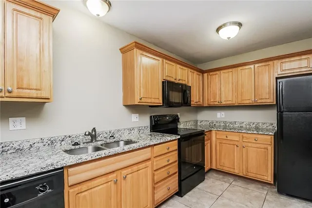 $1,370 | 211 Golfview Drive, Pleasant Hill, MO 64080