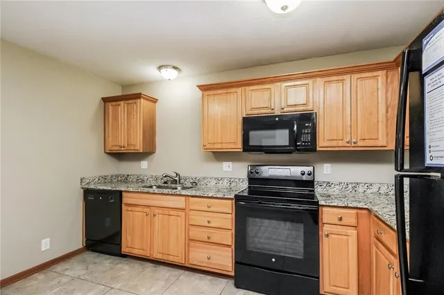 $1,370 | 211 Golfview Drive, Pleasant Hill, MO 64080