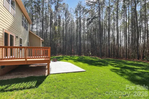 a view of a house with backyard and garden