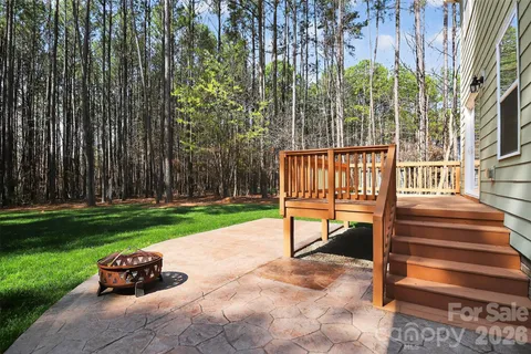 a view of garden with patio