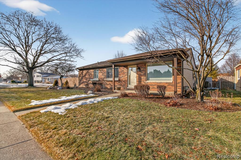 15715 Exeter Court Fraser, MI 48026 - Photo 2 of 32