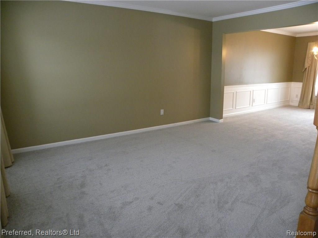 3976 May Center Road Lake Orion, MI 48360 - Photo 7 of 38 Living Room