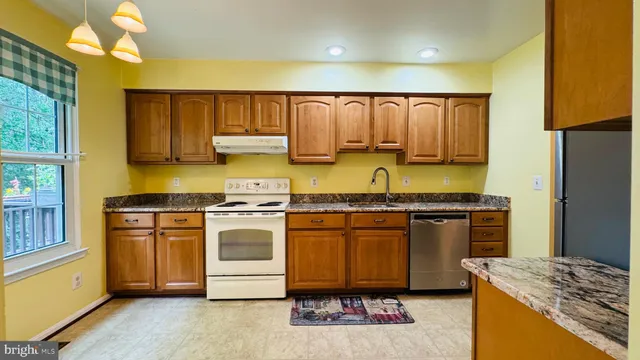 $3,100 | 3950 Collis Oak Court, Fairfax, VA 22033