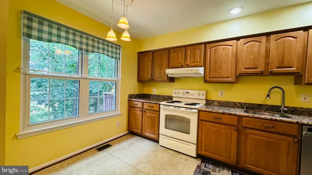 $3,100 | 3950 Collis Oak Court, Fairfax, VA 22033