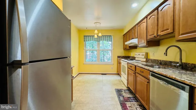$3,100 | 3950 Collis Oak Court, Fairfax, VA 22033