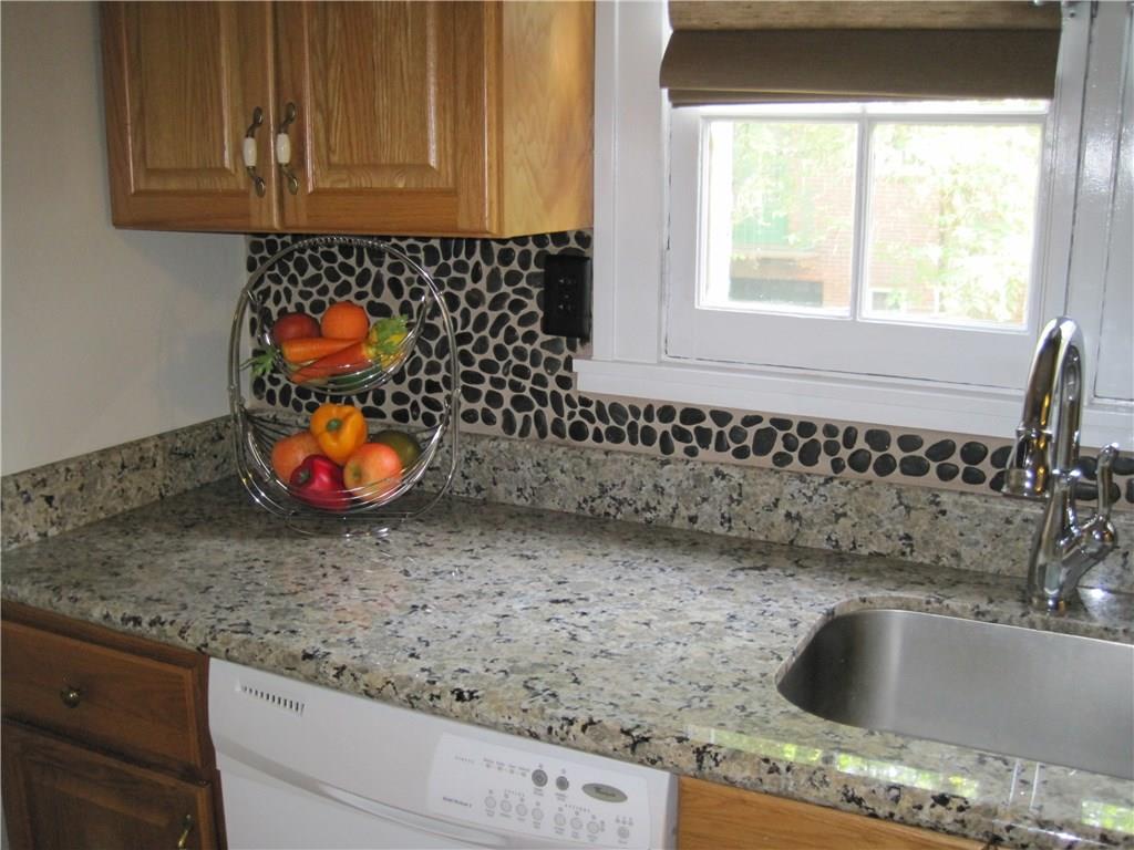 402 Olympia Road Pittsburgh, PA 15211 - Photo 15 of 25