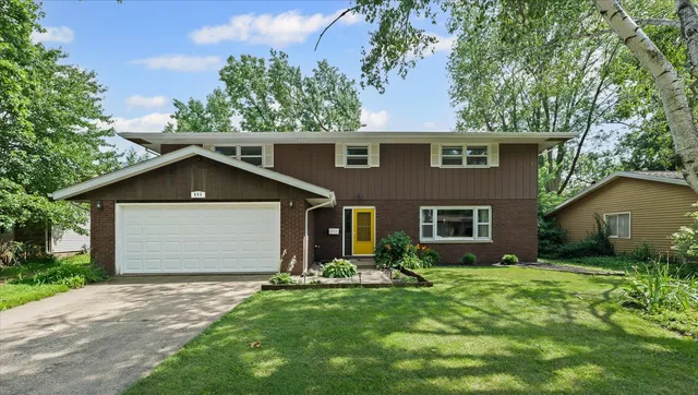 $299,900 | 805 East Shurts Street, Urbana, IL 61801