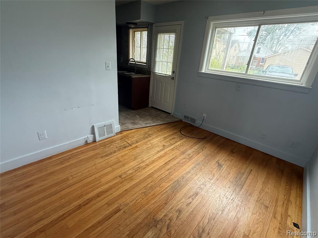 6306 Schaefer Road Dearborn, MI 48126 - Photo 8 of 17