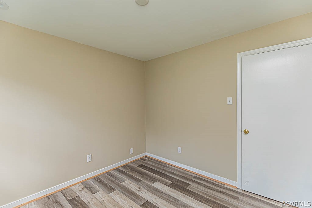 2550 Bethany Church Road Bumpass, VA 23024 - Photo 29 of 39 BEDROOM W/ NEW FLOORS, CEILING FAN