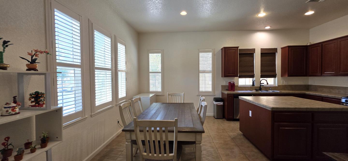 9403 Vintner Circle Patterson, CA 95363 - Photo 10 of 39