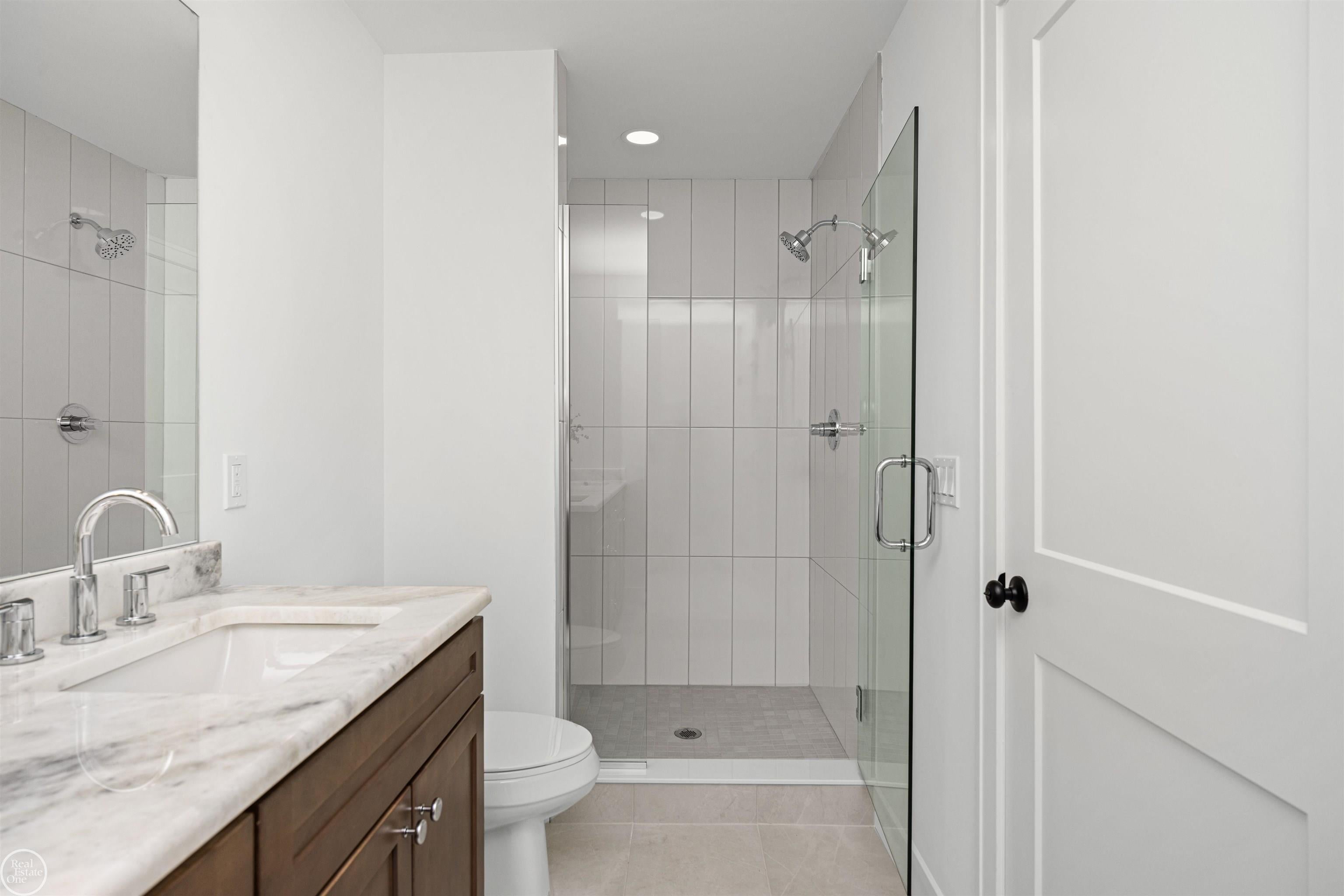 5816 Greenview, Unit #2 Warren, MI 48092 - Photo 31 of 52 Gallery Image 31