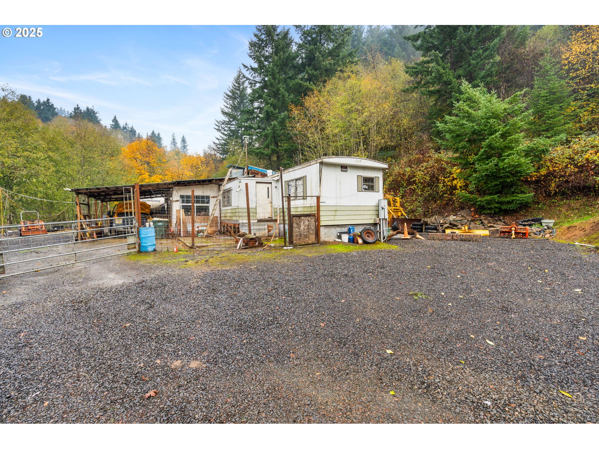 1586 King Road Winlock, WA 98596 - Photo 10 of 31 a view of a town with trees and houses