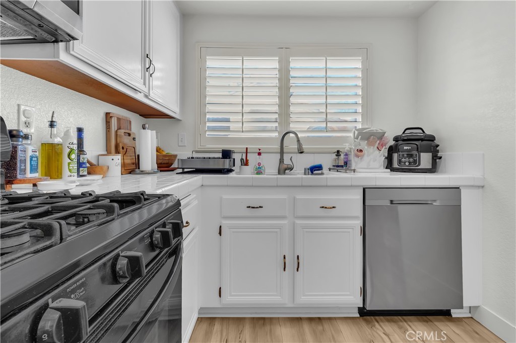 25144 Steinbeck Avenue, Unit F Stevenson Ranch, CA 91381 - Photo 10 of 26