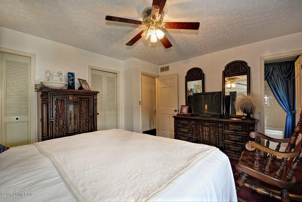 8201 Rochelle Road Louisville, KY 40228 - Photo 20 of 28 Rochelle Dr by CWD 020 (1024x683)
