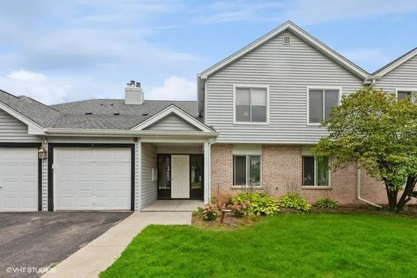 $2,000 | 7050 Brighton Court, Unit 101, Woodridge, IL 60517