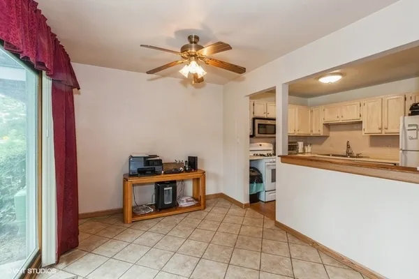 $2,000 | 7050 Brighton Court, Unit 101, Woodridge, IL 60517