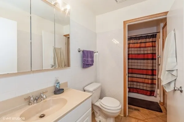 $2,000 | 7050 Brighton Court, Unit 101, Woodridge, IL 60517