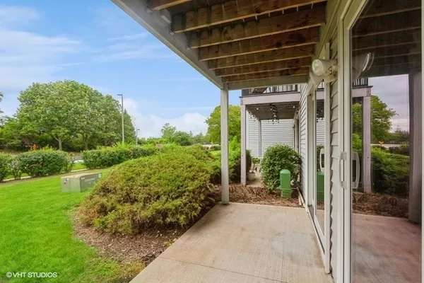 $2,000 | 7050 Brighton Court, Unit 101, Woodridge, IL 60517