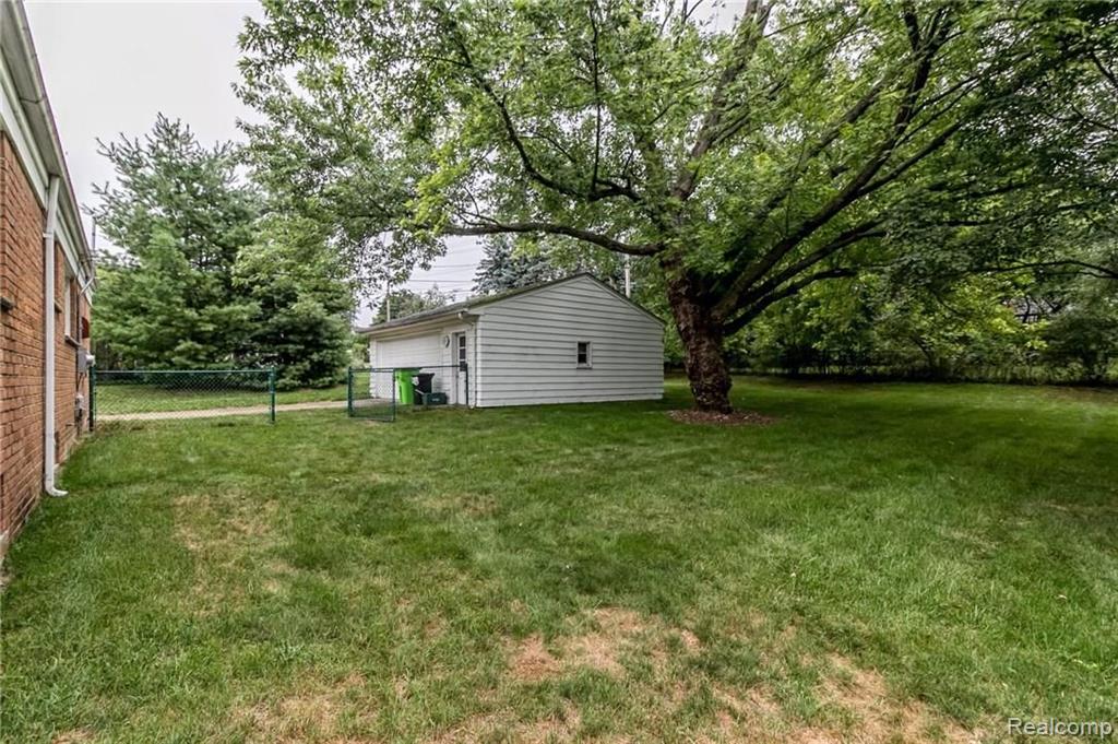 1218 Maple Drive Rochester, MI 48307 - Photo 16 of 18