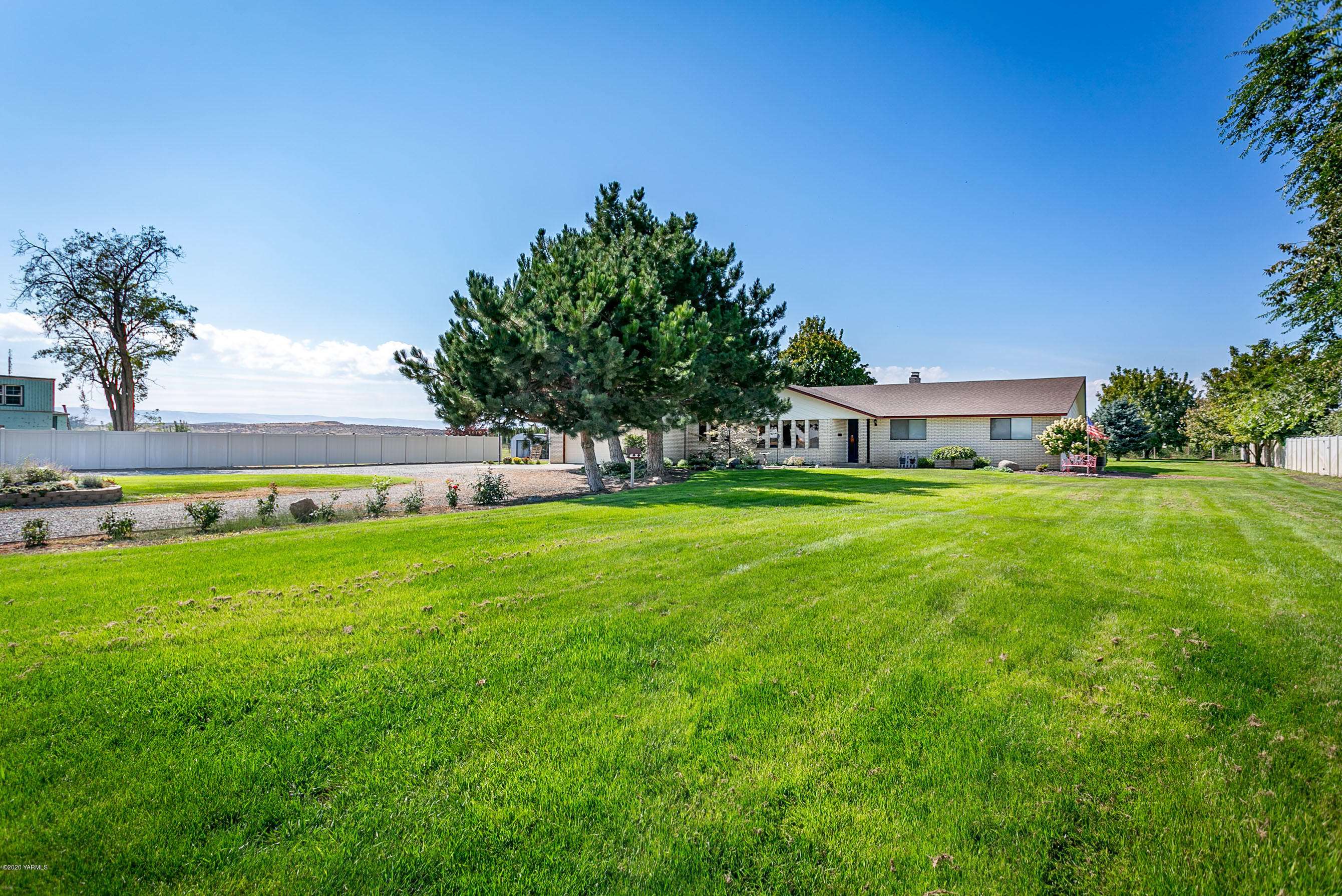 2770 South Satus Road Toppenish, WA 98948 - Photo 1 of 41 a view of house with garden space and street view