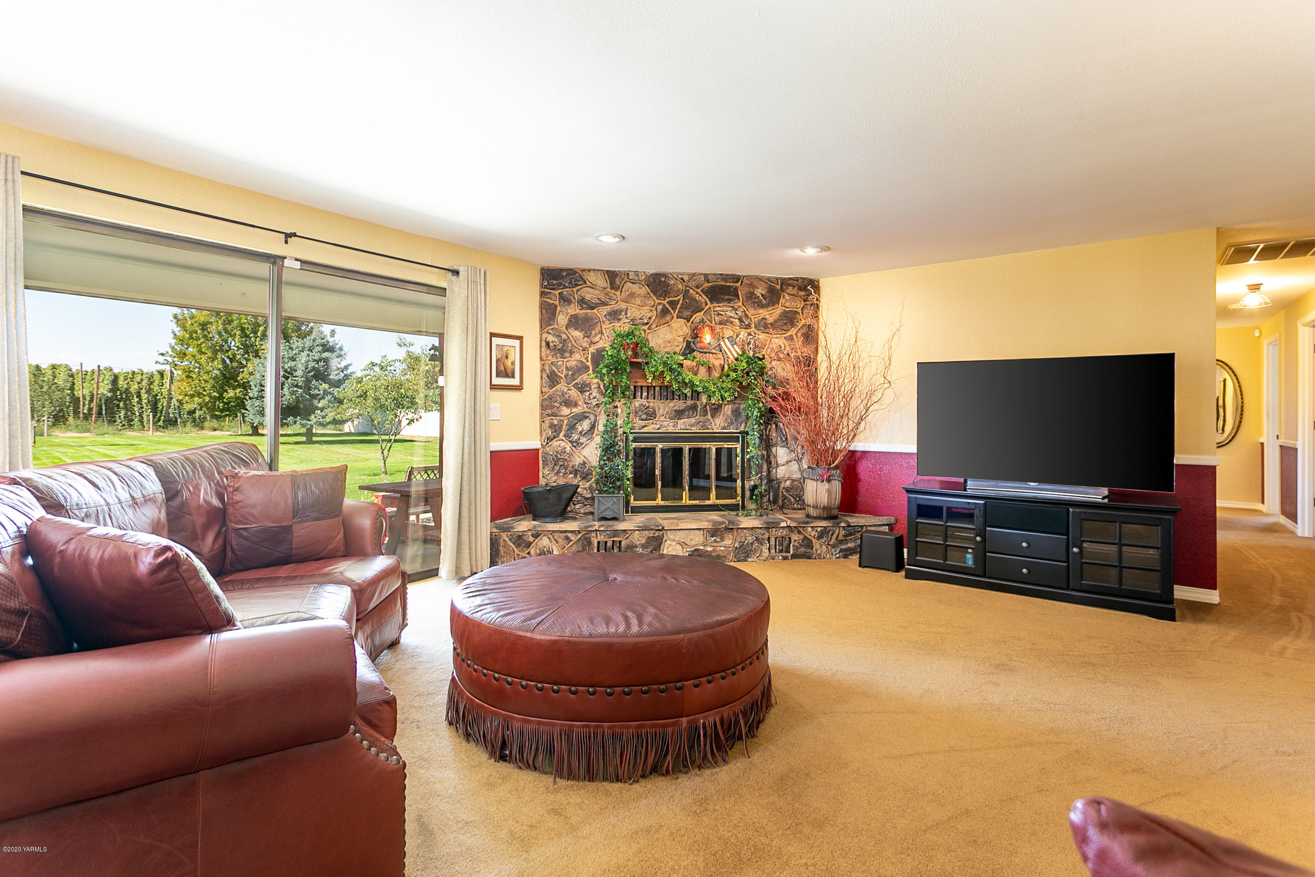 2770 South Satus Road Toppenish, WA 98948 - Photo 11 of 41 a living room with couch a flat screen tv and a large window
