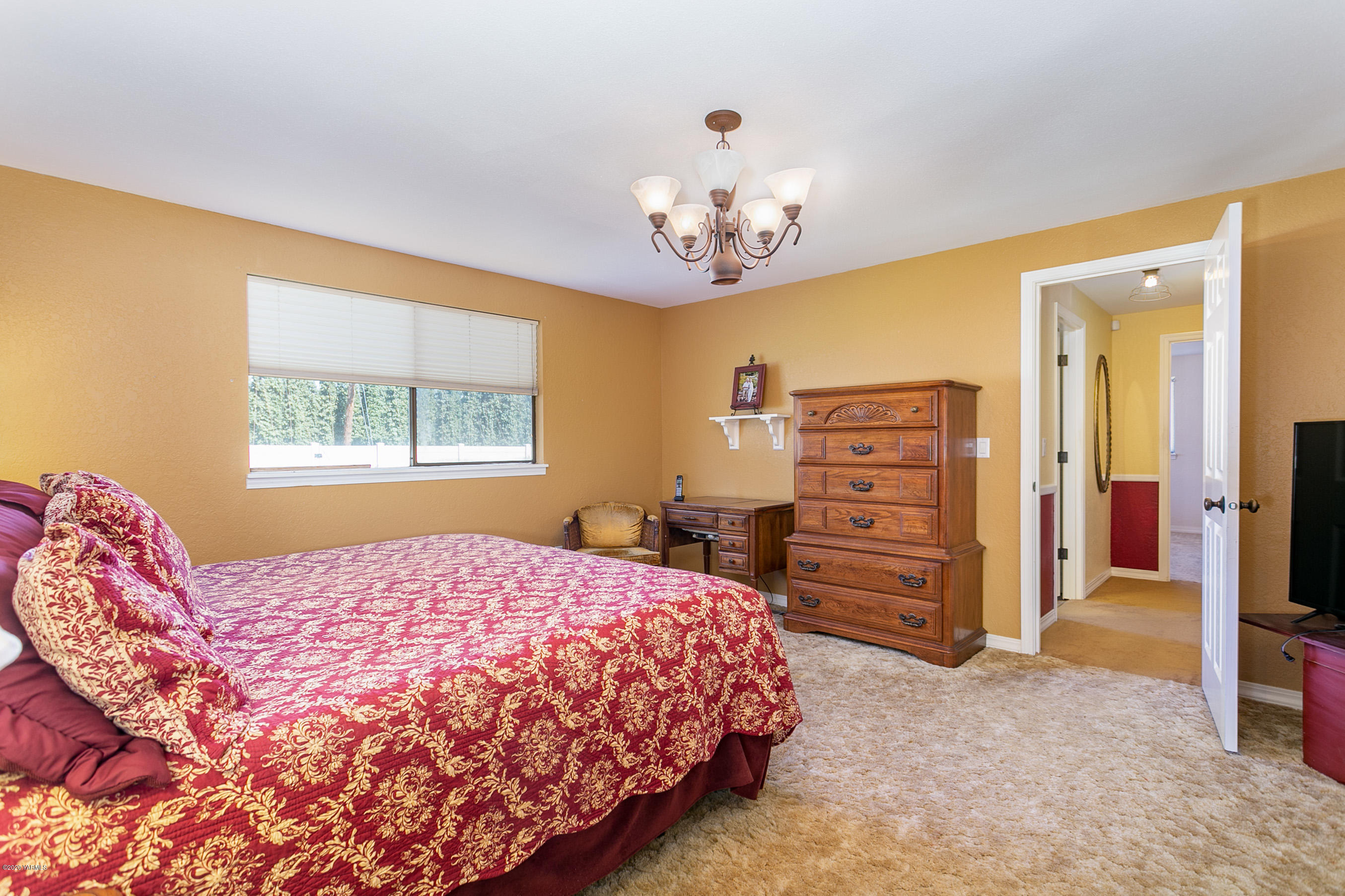 2770 South Satus Road Toppenish, WA 98948 - Photo 14 of 41 a bedroom with a bed and a dresser