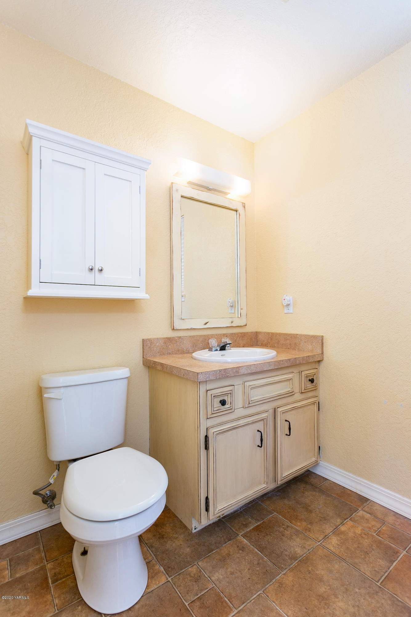 2770 South Satus Road Toppenish, WA 98948 - Photo 24 of 41 a bathroom with a granite countertop toilet a mirror and a sink