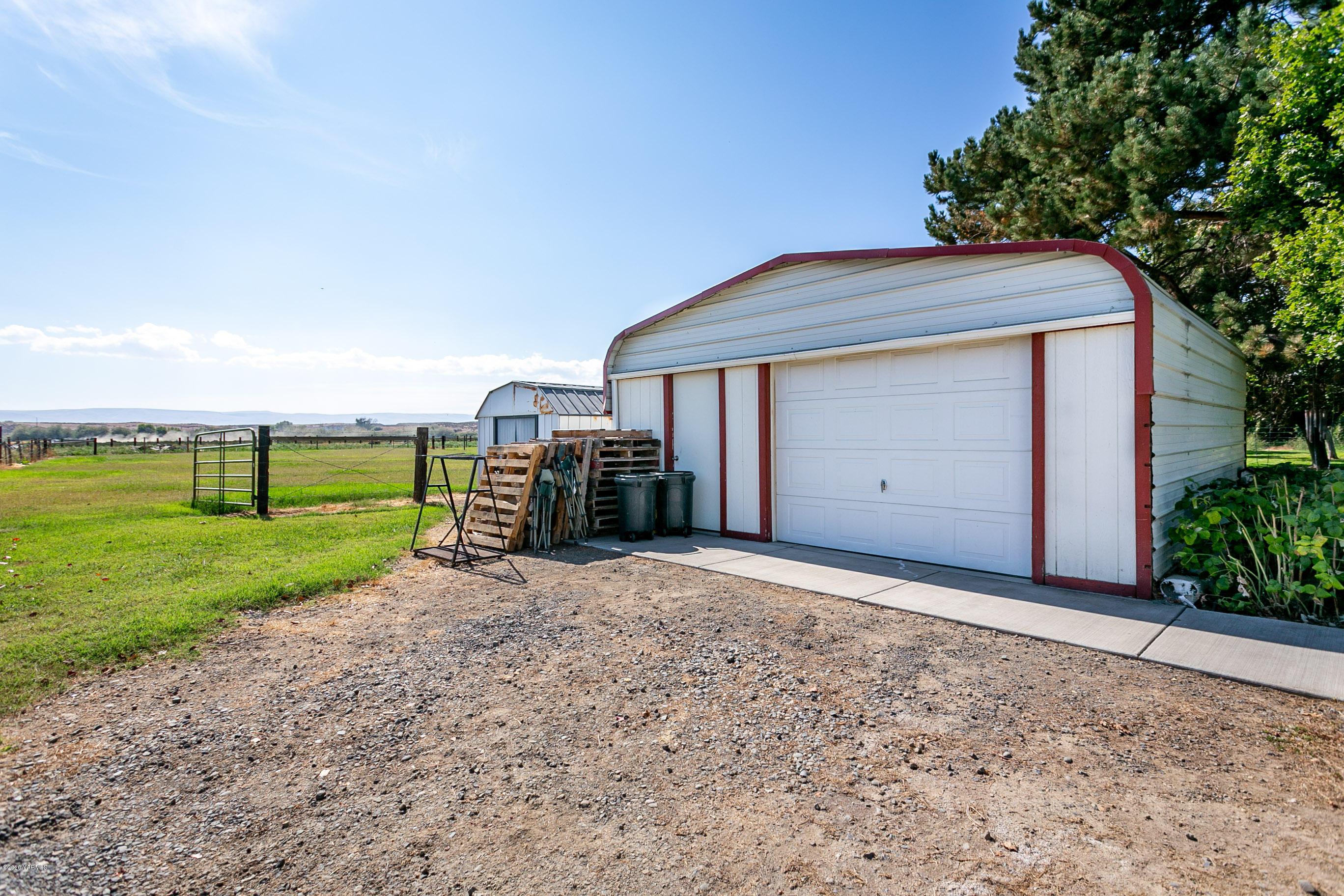 2770 South Satus Road Toppenish, WA 98948 - Photo 36 of 41 a view of a house with backyard and trees