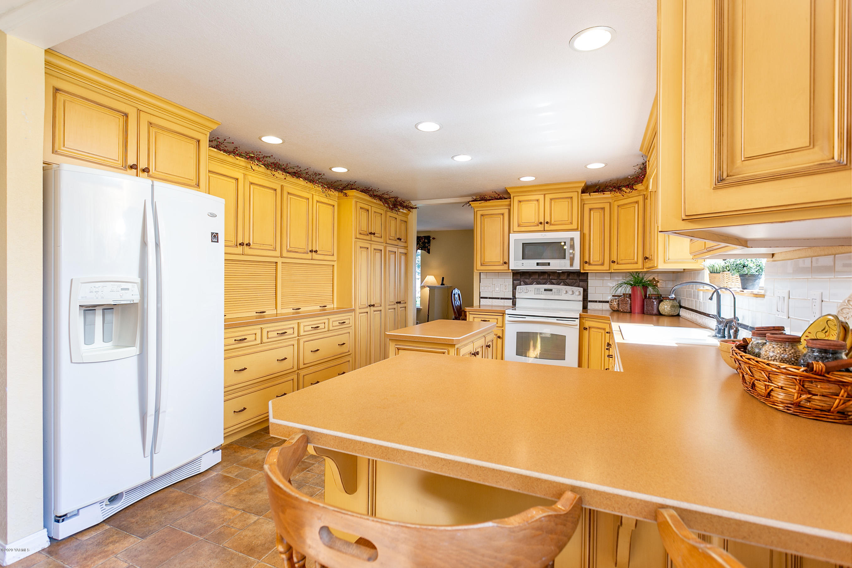 2770 South Satus Road Toppenish, WA 98948 - Photo 6 of 41 a kitchen with stainless steel appliances granite countertop a sink a stove and a refrigerator