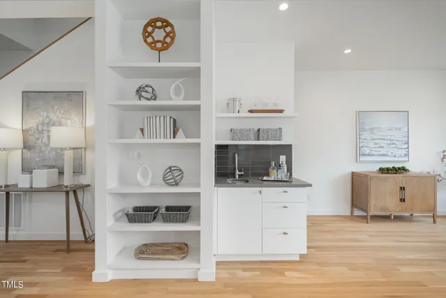 $1,294,900 | 515 West Lenoir Street, Unit 101, Raleigh, NC 27601