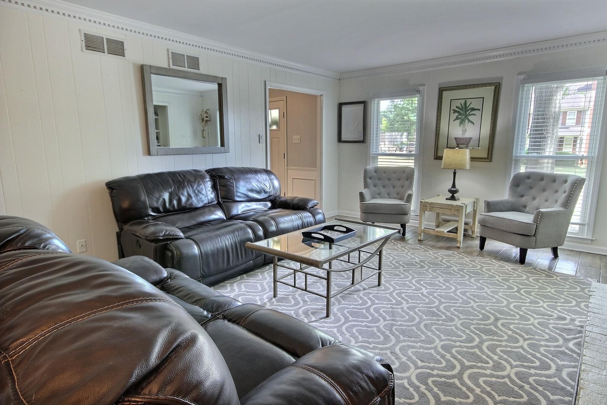 177 South Walnut Bend Road Memphis, TN 38018 - Photo 5 of 34 a living room with furniture and a couch