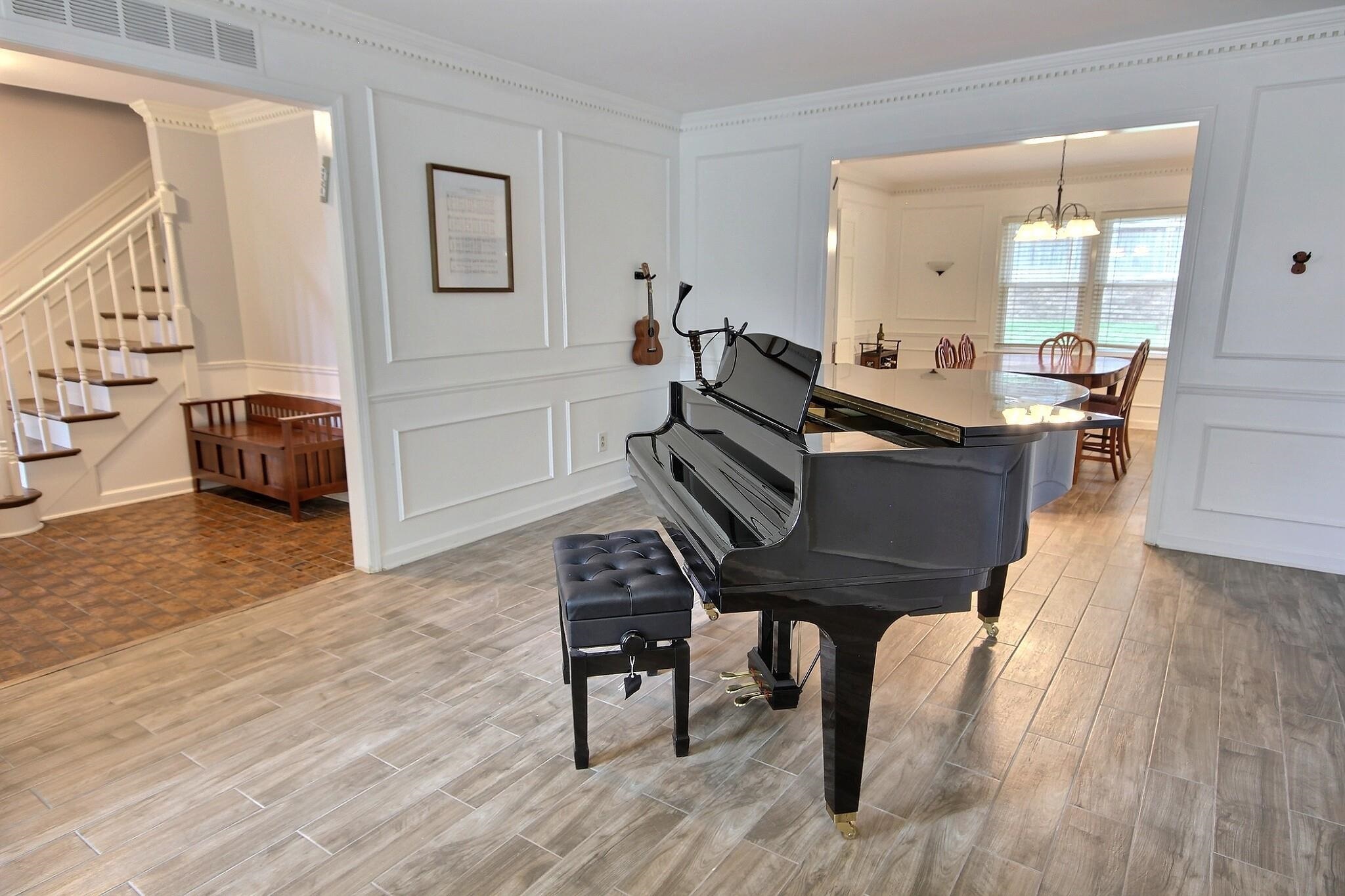 177 South Walnut Bend Road Memphis, TN 38018 - Photo 7 of 34 a living room with furniture and a wooden floor