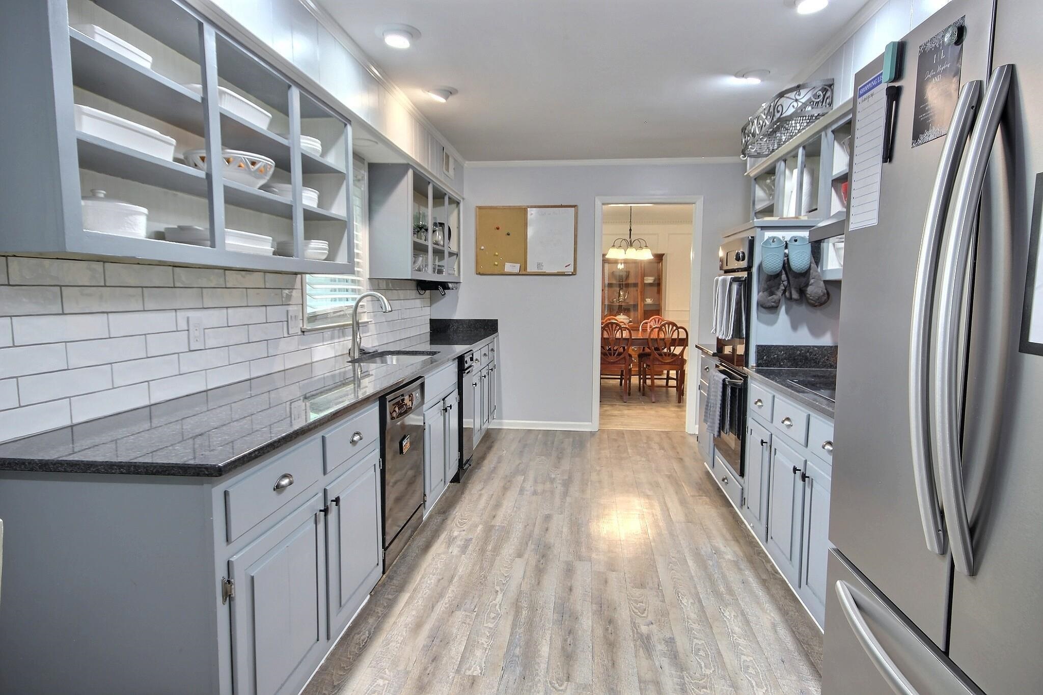 177 South Walnut Bend Road Memphis, TN 38018 - Photo 10 of 34 a kitchen with stainless steel appliances granite countertop lots of counter top space and wooden floor