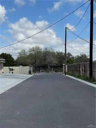 $1,000 | 209 West Mile 14 1/2 North, Unit 3, Weslaco, TX 78599